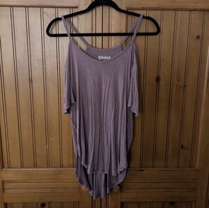 Mudd Women's shirt with cutout shoulders